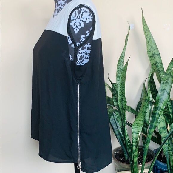 𝅺Calvin Klein black & white top, M - Picture 3 of 5